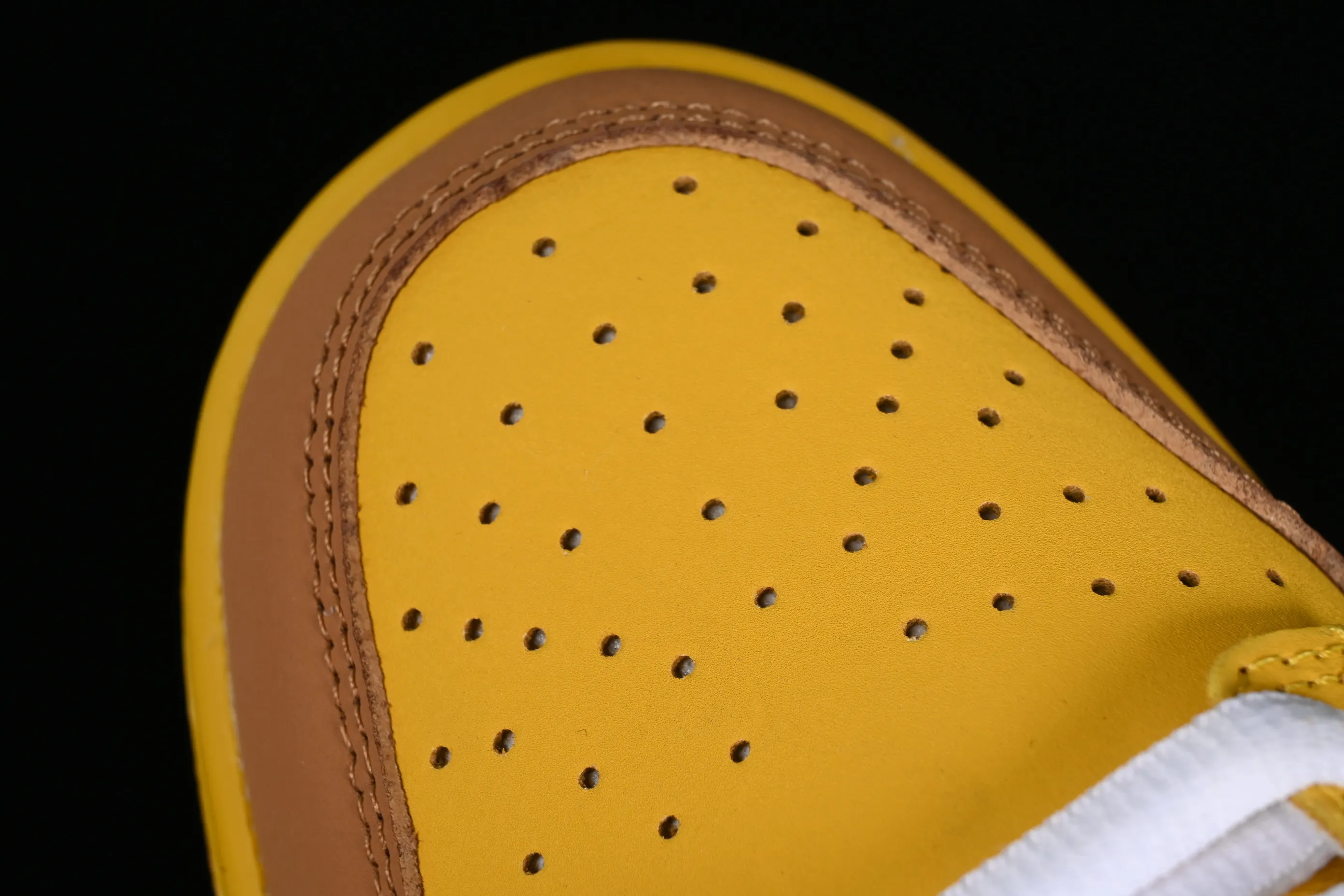All categories Nk SB Dunk Series Nk SB Dunk Low Low-top skate shoes Nk Dunk Low "Newcastle Brown Ale" TS same style "Yellow Beer" ultra-limited color matching Newcastle Low-top skate shoes 313170-741